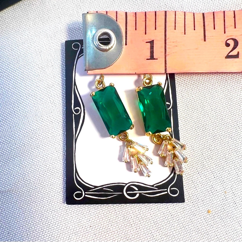 Emerald Green Gold Tone Earrings with Faux Green Emeralds NEW WITH TAGS/BOX - Picture 12 of 13